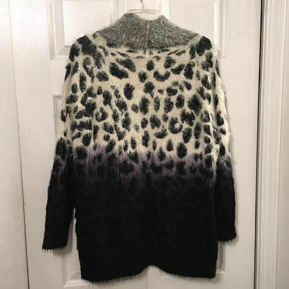 Oliver Animal Print Fuzzy Sweater Hombre - Picture 4 of 6